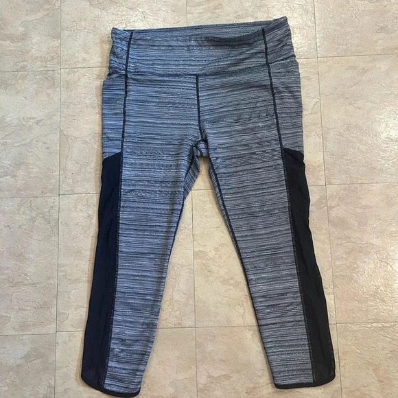 Athleta, Woven Sheer Side Capris, Sz XL, Excellent Condition - Picture 1 of 7
